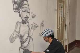 Французский граффитист рисовал на стенах в Ровно