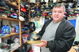 Коллекционер из Нежина собрал 140 раритетных шляп