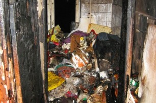 В Киеве две женщины сгорели в заваленной мусором квартире
