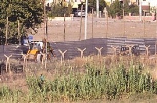 Турция начала строить стену на границе с Сирией