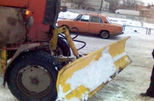 Убирать Киев от снега зимой будут старой техникой