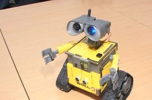 Харьковские студенты превратили китайскую игрушку в робота "Wall-E"