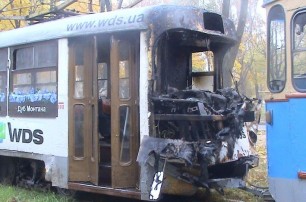 В Харькове трамвай загорелся при столкновении с бетономешалкой