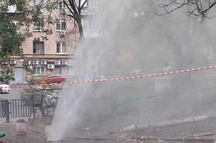 В Киеве девочка обварилась кипятком из прорвавшей трубы
