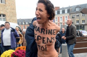 Активистки FEMEN напали на лидера французских националистов