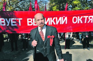 Крымский Ленин танцует стриптиз