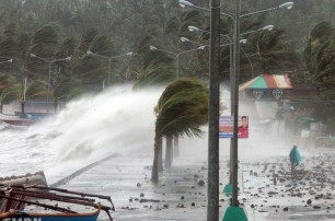 Супертайфун налетел на Филиппины со скоростью 315 км/ч