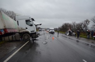 На Харьковщине водитель «Приоры» убил себя и двух пассажиров