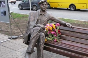 В Запорожье установили памятник актеру Николаю Рыбникову