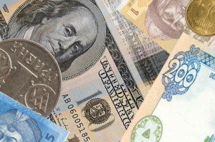 Эксперты: Новый год Украина встретит с курсом 8,2 грн/долл