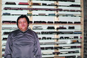 Машинист собрал более 200 мини-поездов