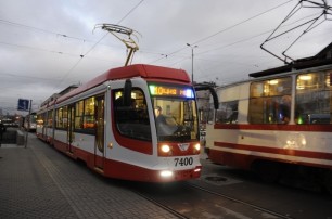 В Санкт-Петербурге рабочие закатали по ошибке трамвайные рельсы в асфальт