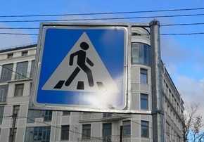 На киевских пешеходных переходах установят новые светоотражающие знаки