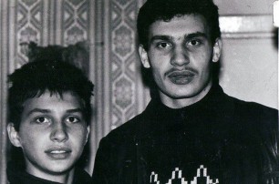 В 1991 братья Кличко разъезжали на «восьмерке» цвета мокрого асфальта