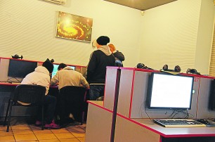 Киевские школьники бегут из классов в компьютерные залы 