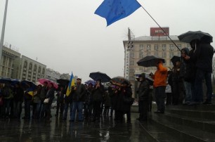 Митингующим на Майдане предлагают по 100 гривен
