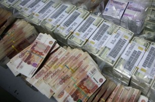 Россиянин незаконно вез в Донецк 1,5 миллиона рублей