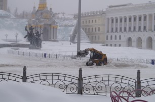 Убирать снег в Киеве будут мини-тракторы