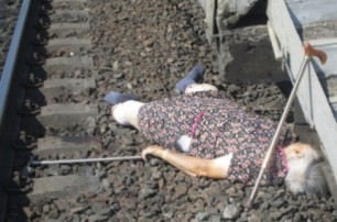 В Крыму грузовой поезд сбил пенсионерку с палочкой