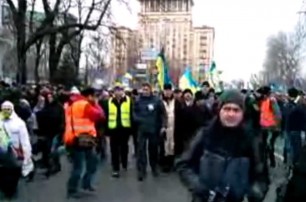 Митингующие с Майдана отправились на Банковую