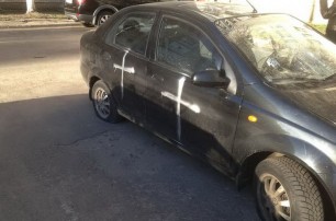 В Житомире побили и разрисовали машину местного депутата от «Свободы»