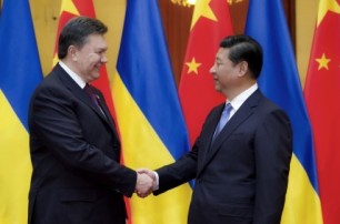 Янукович везет из Китая 8 миллиардов долларов