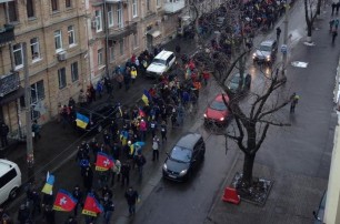 В Киеве митингующие пикетируют телеканалы
