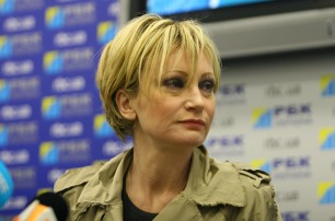 Патрисия Каас в Киеве отсиживается в отеле, опасаясь революции