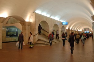 Три центральных станции киевского метро открыли после поиска взрывчатки