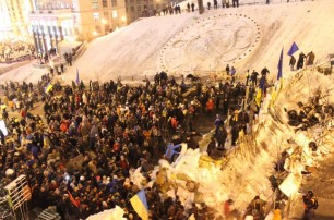 На Майдане выросла Царь-баррикада