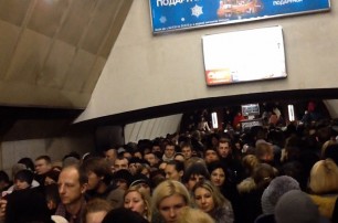 КГГА предупредила, что на выходных метро опять будут закрывать