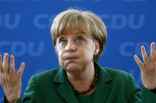Ангела Меркель попала в аварию