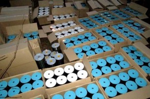 Под Киевом изъяты 160 тысяч пиратских дисков