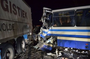 Под Харьковом столкнулись автобус и грузовик