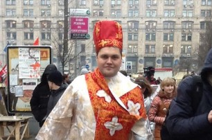 Святой Николай с ангелами поздравил митингующих на Майдане