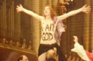Активистка FEMEN сорвала мессу в Кельнском соборе