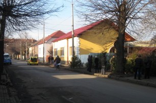 В Мукачево неизвестный расстрелял продавцов елок