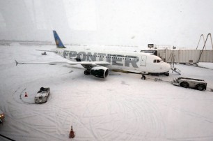 В США из-за снежного шторма парализовано авиадвижение