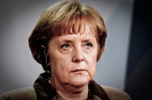 Ангела Меркель получила трещину таза, катаясь на лыжах