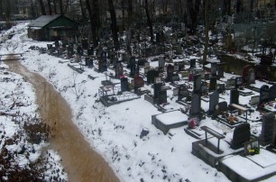 На Полтавщине парень изнасиловал женщину на кладбище