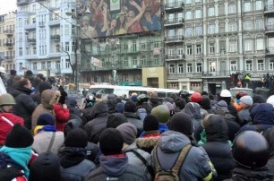 Из-за беспорядков на Грушевского закрывают кафе и магазины