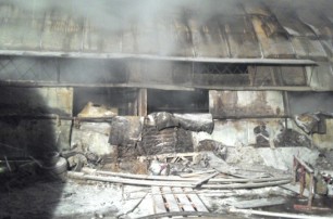 В Киеве сгорел ангар на 600 кв. м