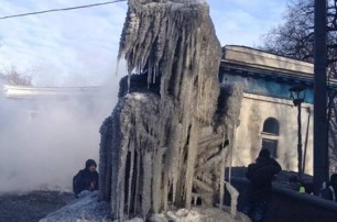 Памятник Лобановскому превратился в ледяную статую