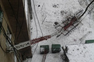 В Одессе с крыши общежития упала телефонная вышка