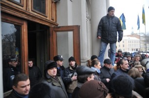 Евромайдановцы покидают Львовскую ОГА