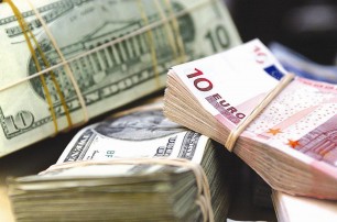 Доллар и евро теряют влияние в мире
