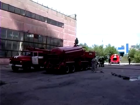 В Луганске сгорел склад с красками, ацетоном и растворителями