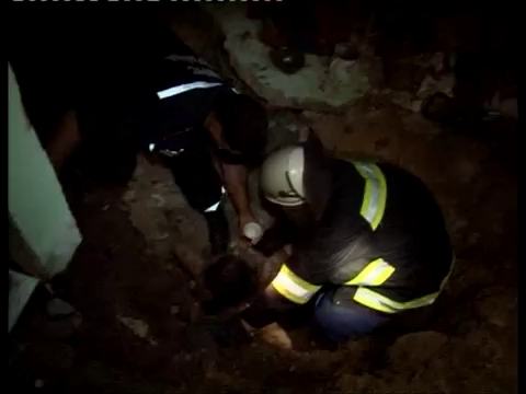 В Николаеве обвалился подвал, из-под завала спасена женщина 