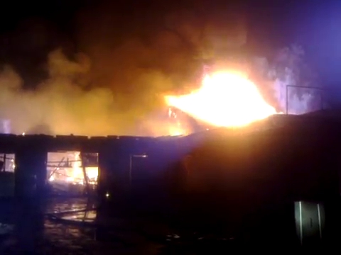 В Киеве сгорел склад магазина стройматериалов