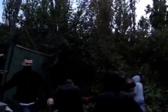  «Свободовцы» снесли ограду стройки в центре Киева